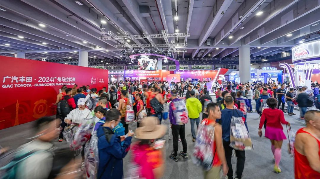 卫报：巴萨将凯恩视为取代莱万的首选目标，很可能激活违约金