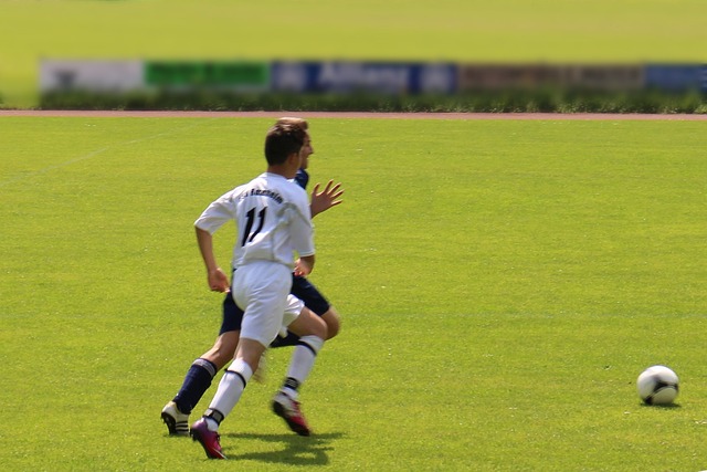 中超赛场争议判罚：VAR判罚引发讨论,